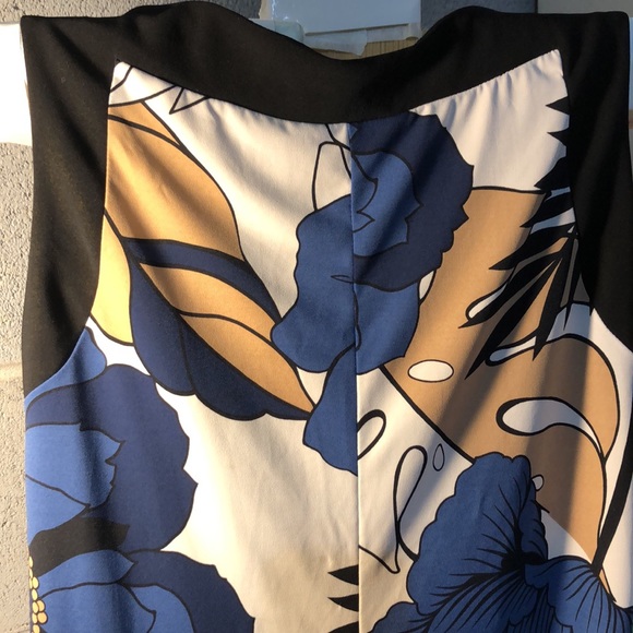 Stylish tank top by CDW Creative Design Works, Inc. Medium lightweight, tank top - Picture 4 of 9